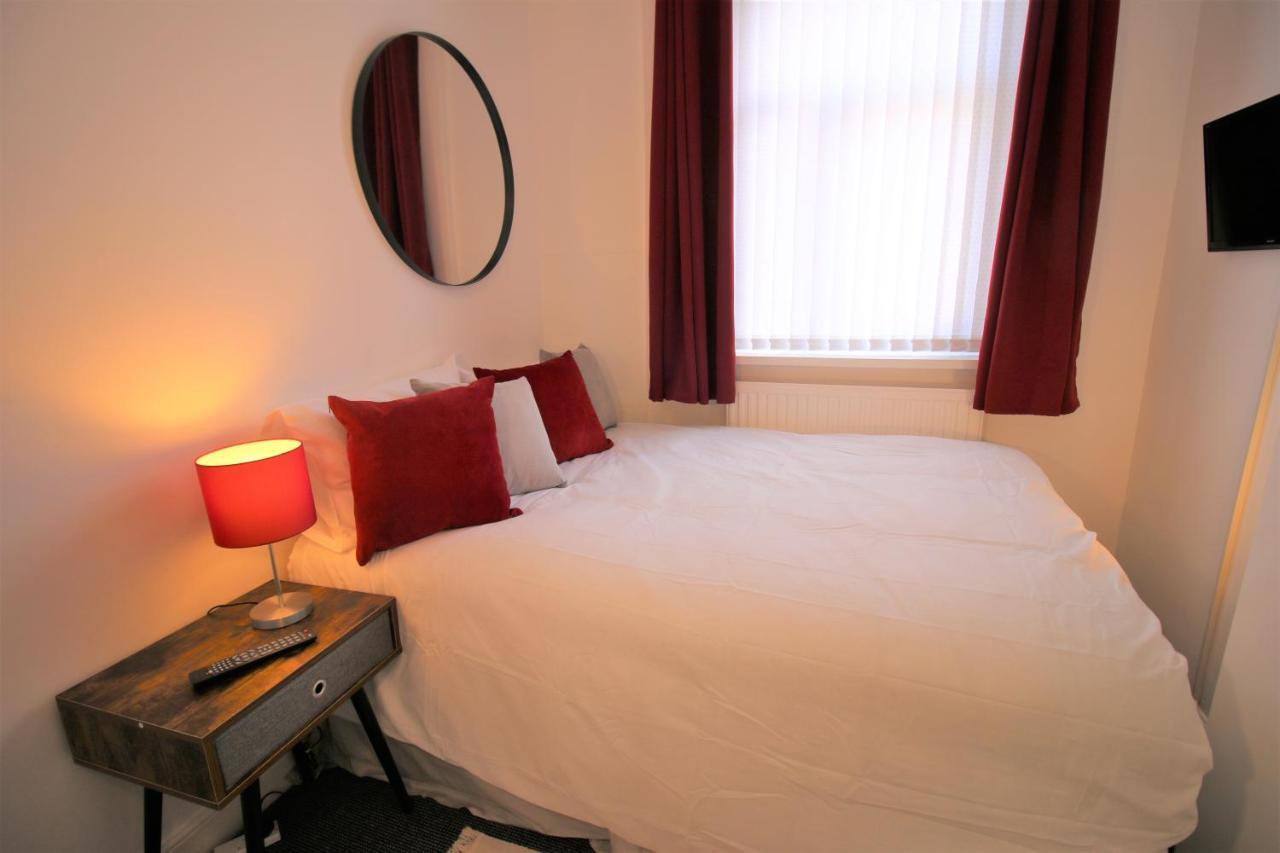 Three Bedroom Townhouse - Free Local Parking - By Property Promise Cardiff Zewnętrze zdjęcie