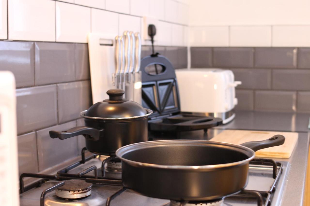 Three Bedroom Townhouse - Free Local Parking - By Property Promise Cardiff Zewnętrze zdjęcie