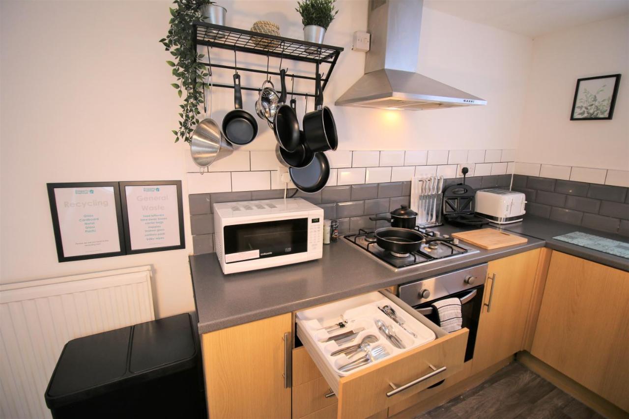 Three Bedroom Townhouse - Free Local Parking - By Property Promise Cardiff Zewnętrze zdjęcie
